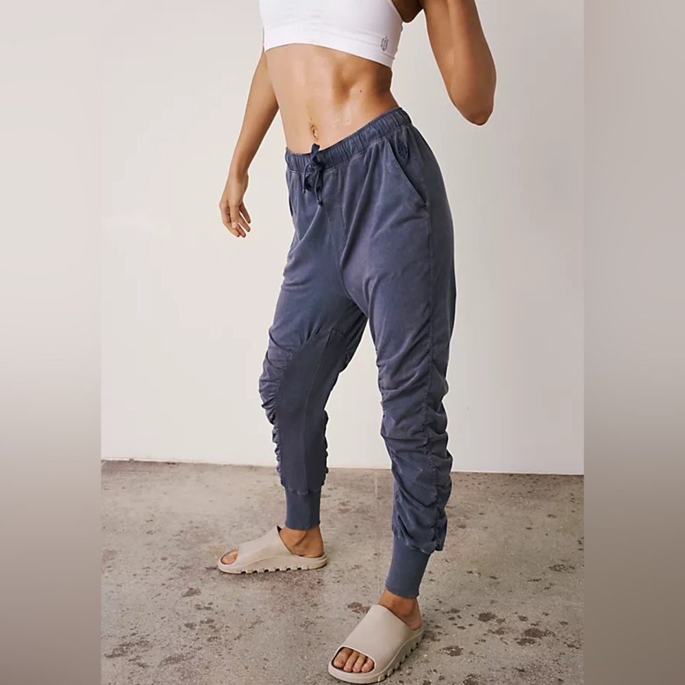 Free People Hot Shot Shirred Pants In Vintage Indigo Small